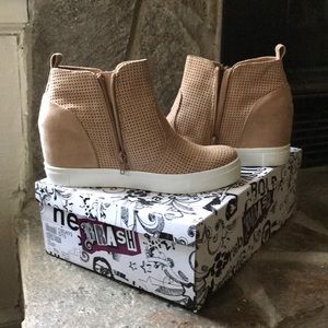 NWOT Women’s Brash Shoes